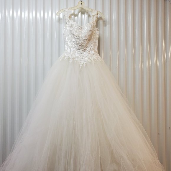 "Dreamy Ballerina Ballgown" - Picture 1 of 12